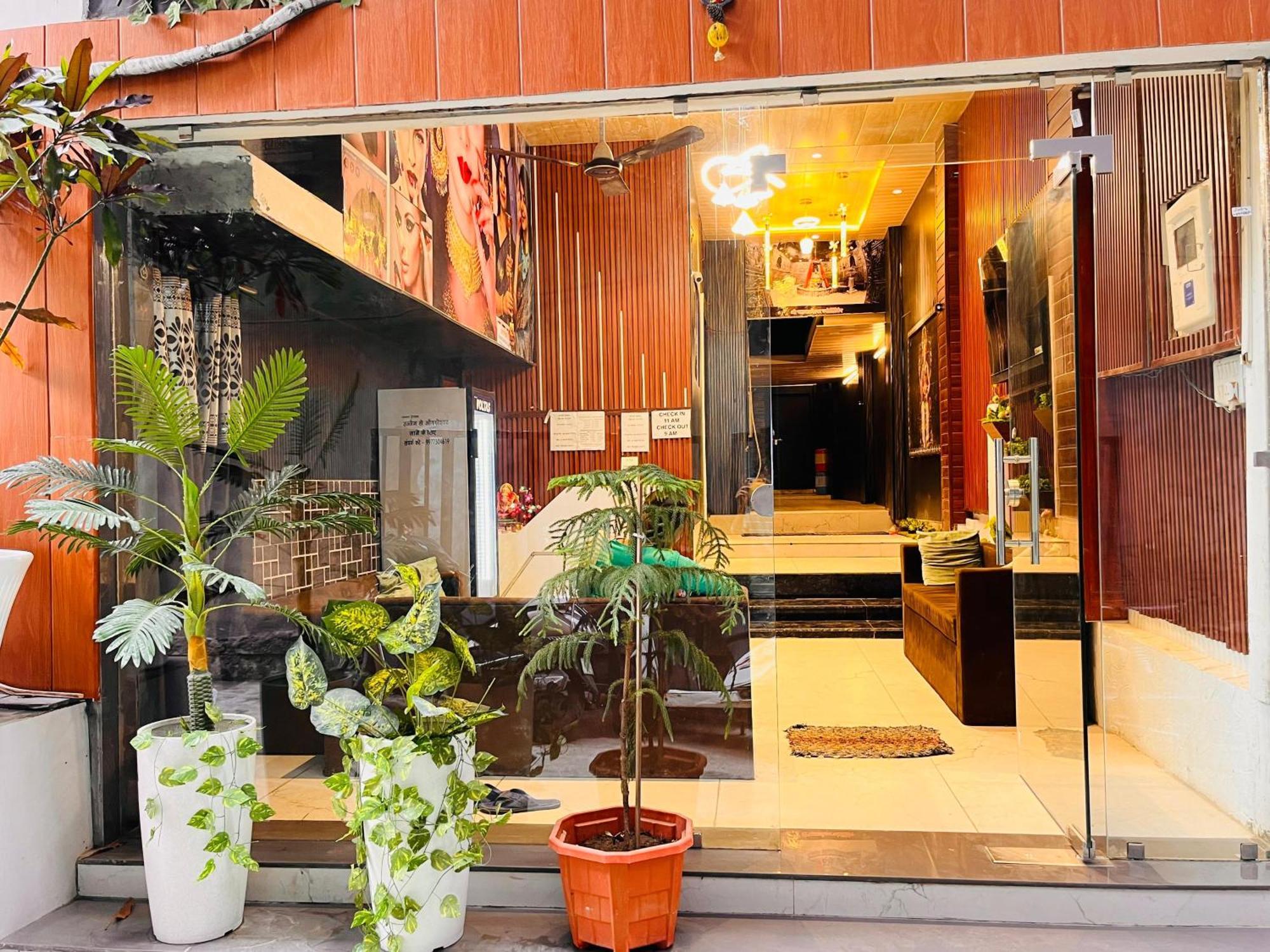 Pallav Guest House Ujjain Extérieur photo