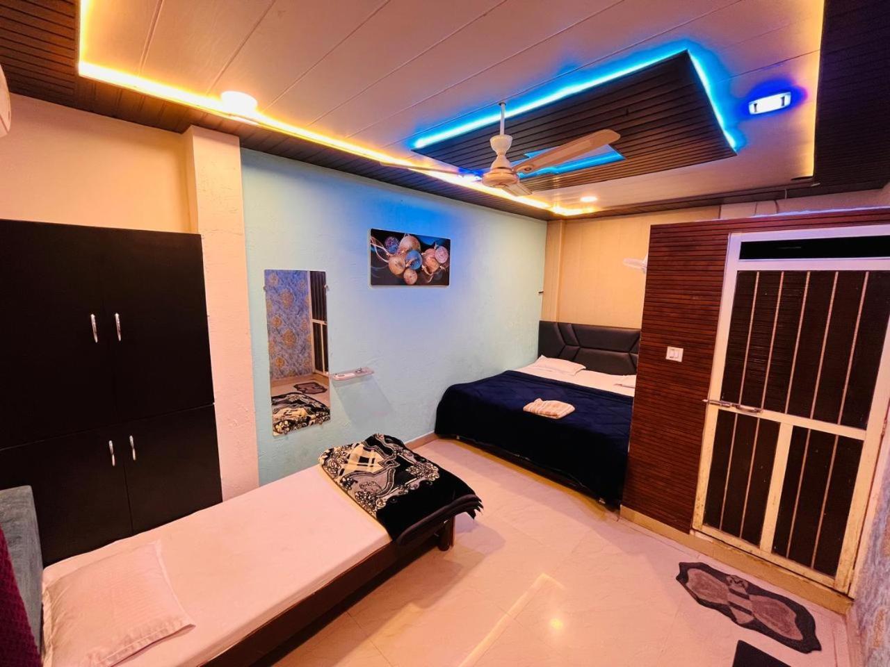 Pallav Guest House Ujjain Extérieur photo