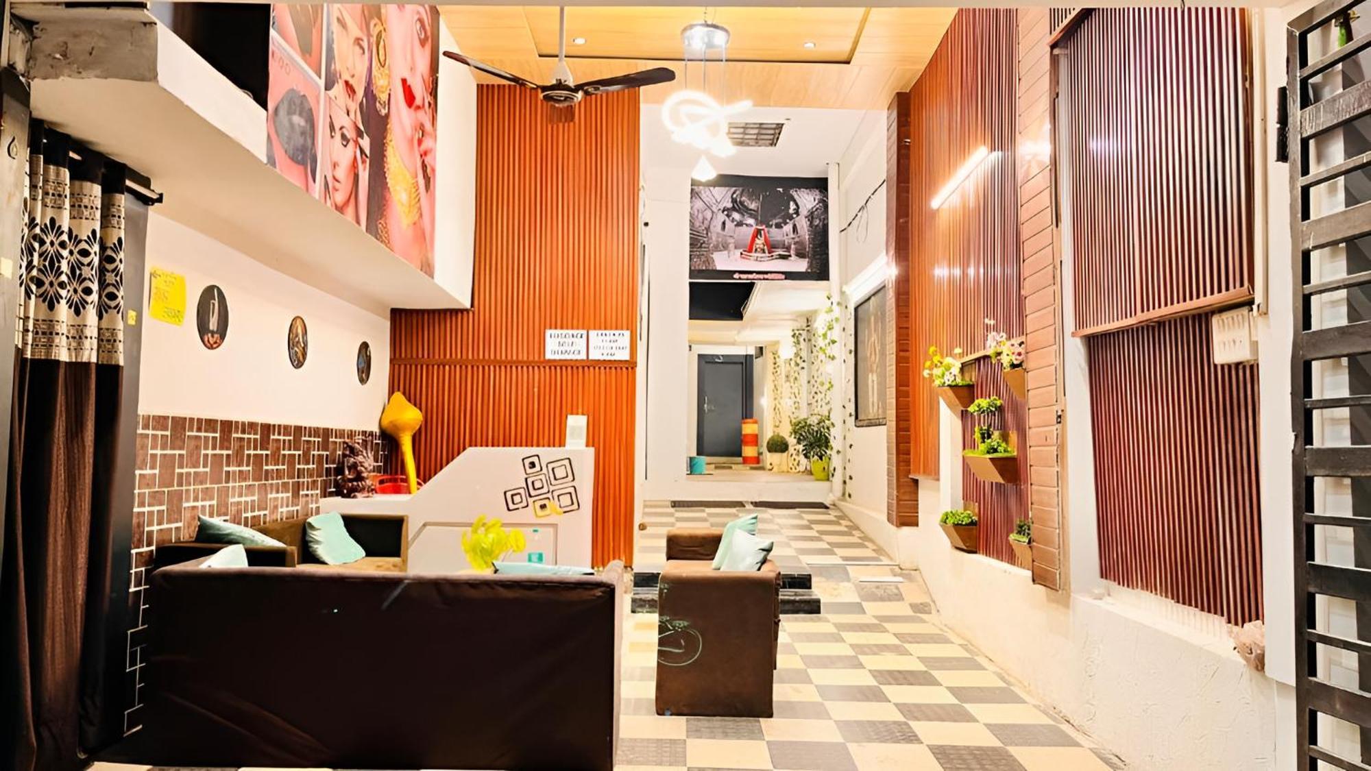 Pallav Guest House Ujjain Extérieur photo