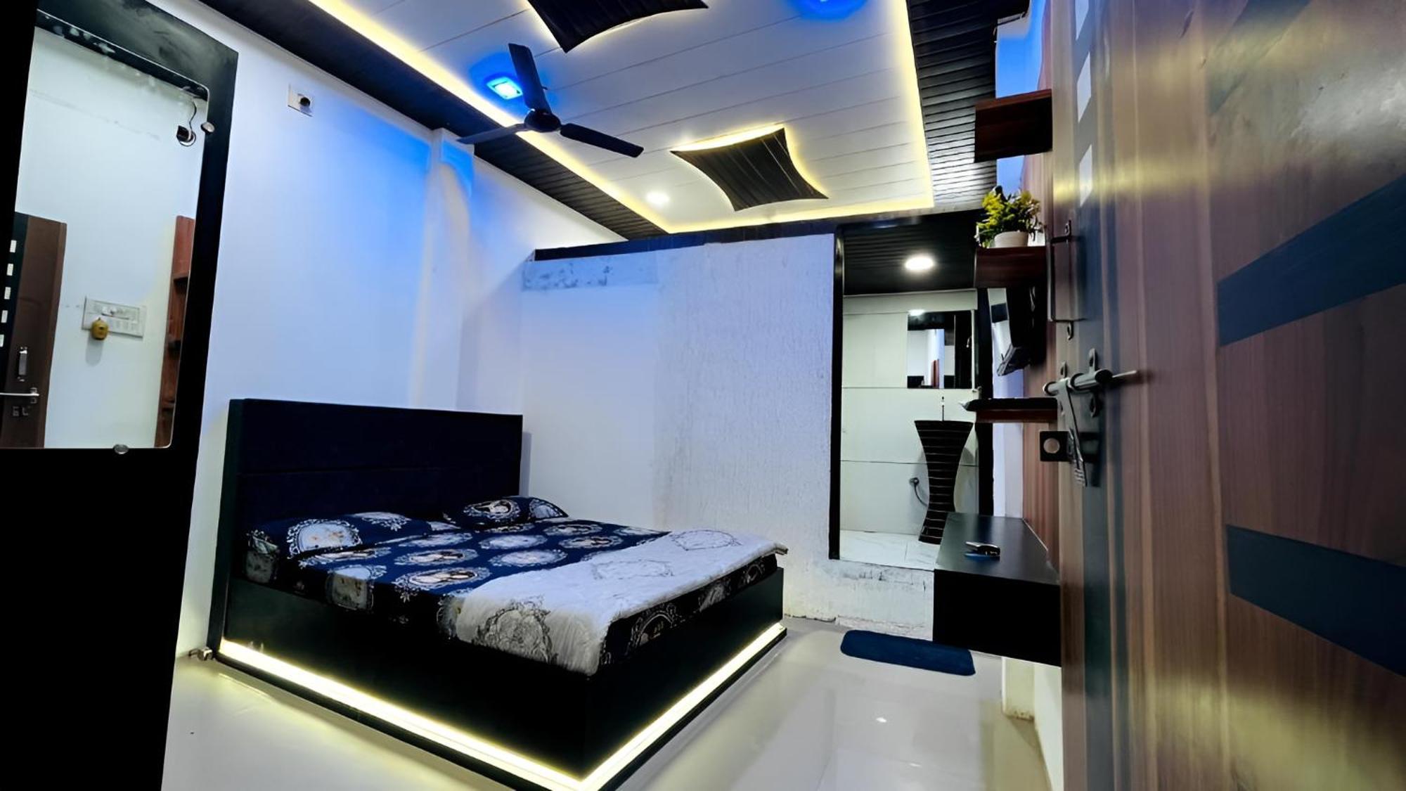 Pallav Guest House Ujjain Extérieur photo